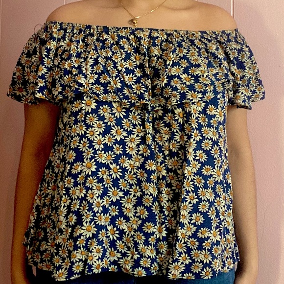 Forever 21 Tops - Sunflower off the shoulder top🌻